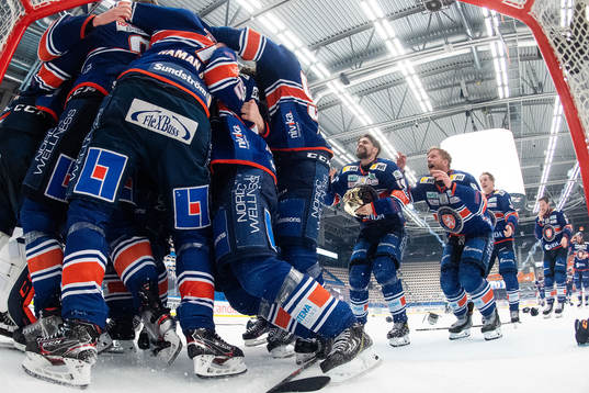 Växjös spelare jublar