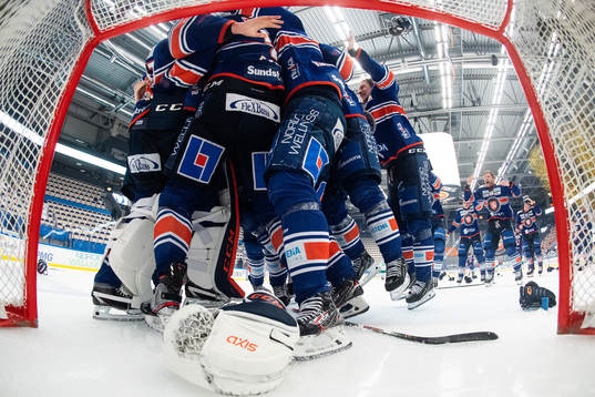 Växjös spelare jublar