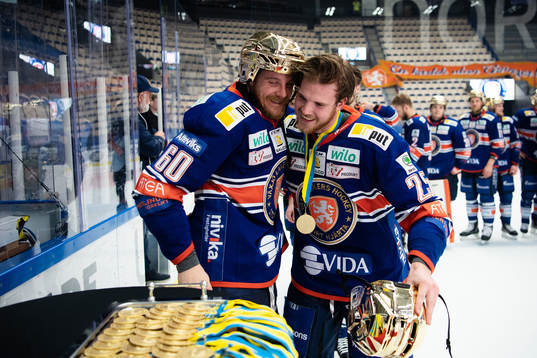 Växjös Erik Josefsson och Linus Nässén jublar med sina