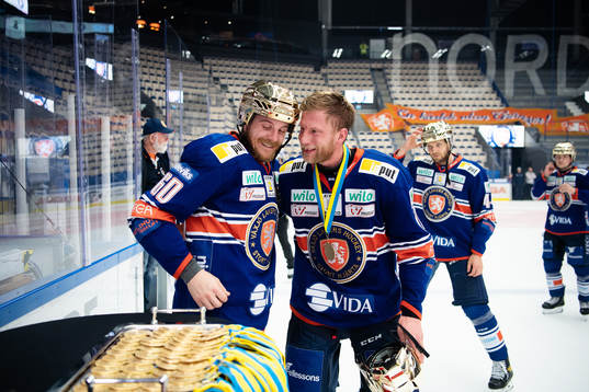 Växjös Erik Josefsson och Richard Gynge jublar med sina