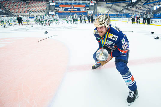 Växjös Erik Josefsson höjer LeMat-pokalen