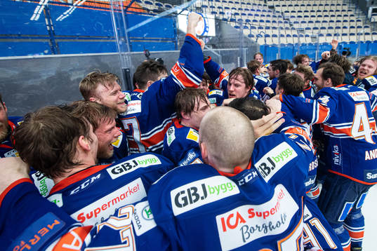 Växjös spelare jublar