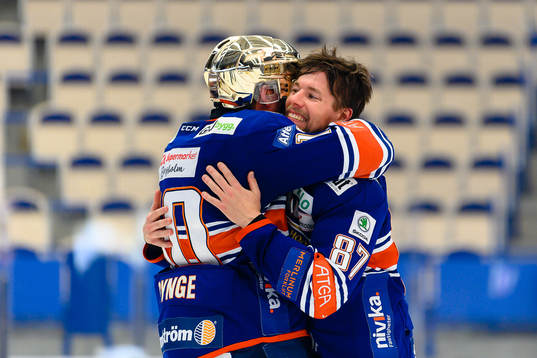 Växjös Richard Gynge och Robert Rosén jublar när de