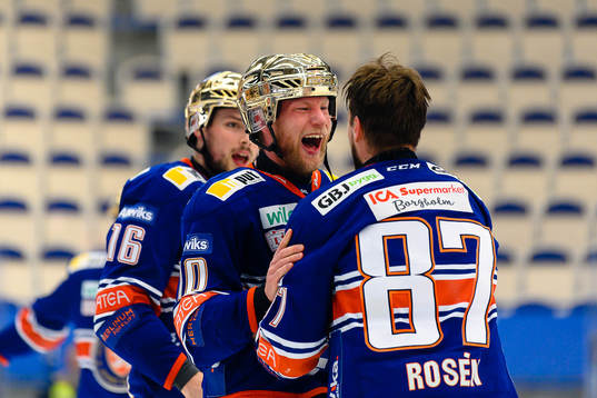 Växjös Richard Gynge och Robert Rosén jublar när de