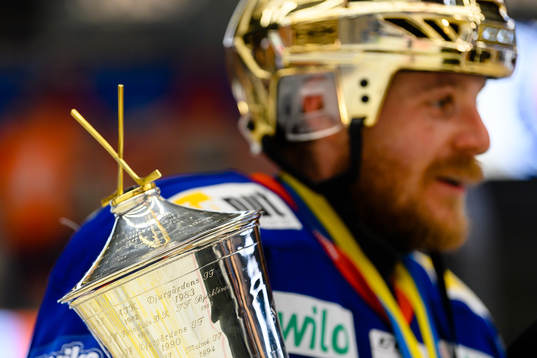 Växjös Erik Josefsson med Le Mat pokalen