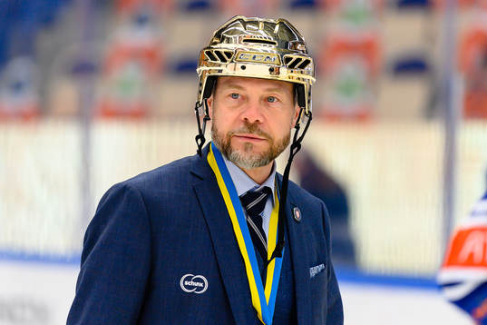 Växjös assisterande tränare Fredrik Hellgren när de