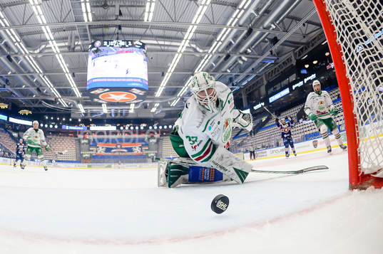 Rögles målvakt Johan Gustafsson deppar