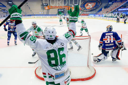 Rögles Olli Palola och Eric Gelinas jublar