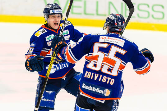 Växjös Pontus Holmberg och Miika Koivisto jublar