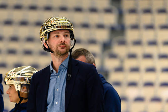 Växjös sportchef Henrik Evertsson när de vunnit SM-guld