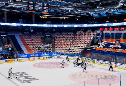 Rögles Olli Palola gör 0-1 bakom Växjös målvakt Erik