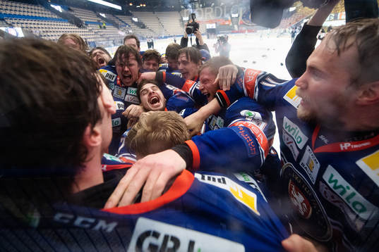 Växjös spelare jublar