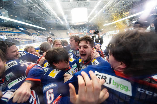 Växjös spelare jublar