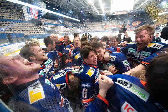 Växjös spelare jublar