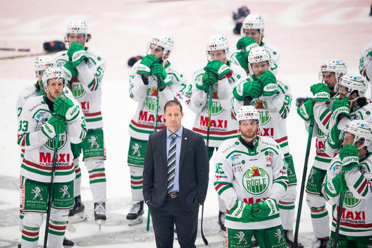 Rögles spelare och tränare Cam Abbott deppar