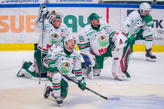 Rögles Leon Bristedt, målvakt Johan Gustafsson, målvakt