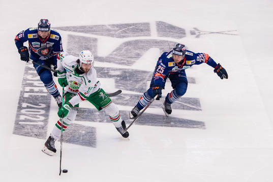 Rögles Dennis Everberg mot Växjös Brendan Gaunce och
