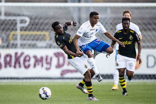 s Erick Otieno och IFK Norrköpings Ishaq Abdulrazaq