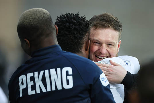 IFK Norrköpings assisterande tränare Kim Hellberg jublar