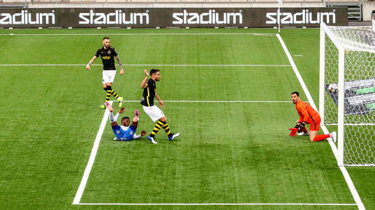 s målvakt Budimir Janošević