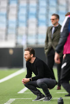 s tränare Bartosz Grzelak och IFK Norrköpings tränare