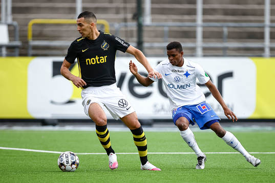 s Nabil Bahoui  och IFK Norrköpings Ishaq Abdulrazaq