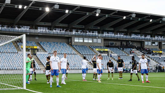 Spelarna uppställda