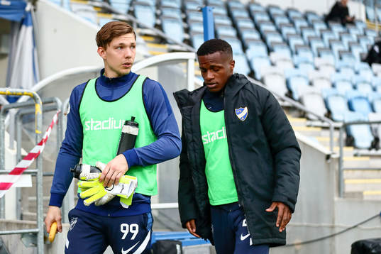 IFK Norrköpings målvakt Julius Lindgren och Manasse Kusu