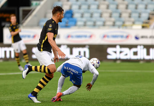 IFK Norrköpings Samuel Adegbenro nickar mål 1-0