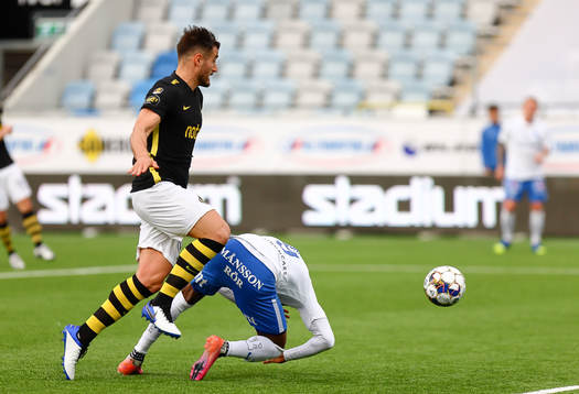 IFK Norrköpings Samuel Adegbenro nickar mål 1-0