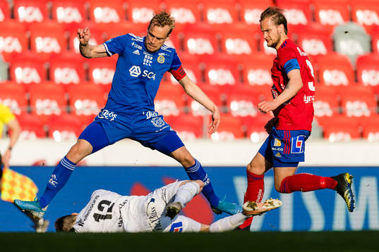 Sundsvalls Pontus Engblom och Östers Månz Berg  vid