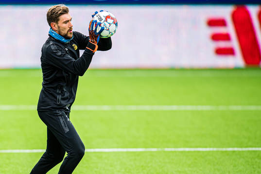 Nikita Haikin of Bodø/Glimt warms up