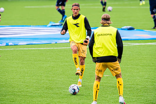 Erik Botheim of Bodø/Glimt warms up