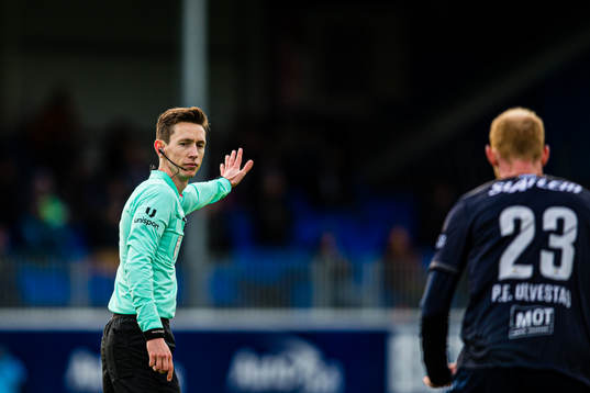 Sivert Øksnes Amland, referee