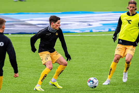 Sondre Brunstad Fet of Bodø/Glimt warms up
