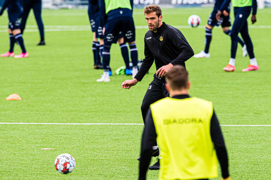 Brede Mathias Moe of Bodø/Glimt warms up
