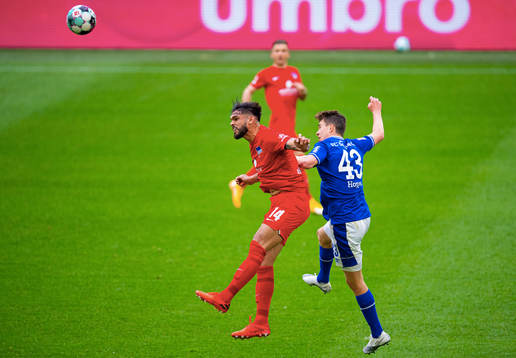 Fotboll, Bundesliga, Schalke 04 - Hertha Berlin v.l. Omar