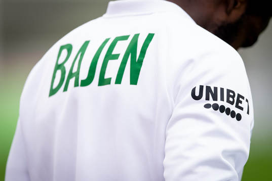 Tröja med Bajen före fotbollsmatchen i Allsvenskan mellan
