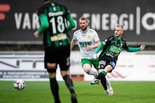 Varbergs Albin Mörfelt och Hammarbys Mads Fenger Nielsen