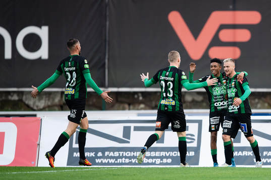 Varbergs Albin Mörfelt jublar med Tashreeq Matthews
