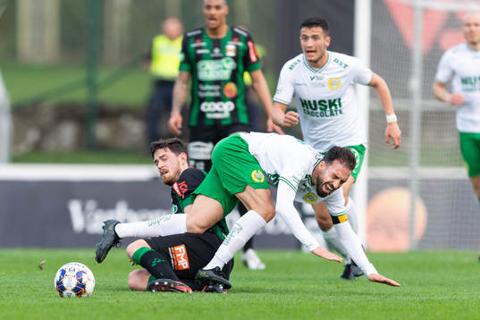 Varbergs Robin Tranberg och Hammarbys Abdul Khalili