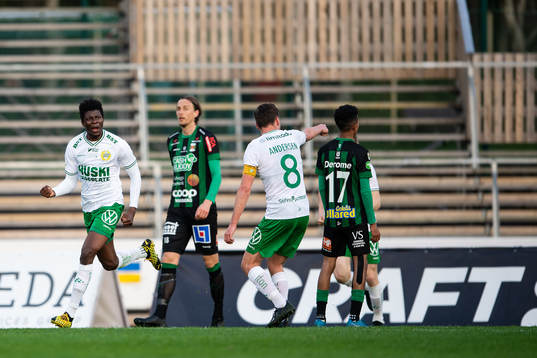 Hammarbys Aziz Mohammed Ouattara jublar