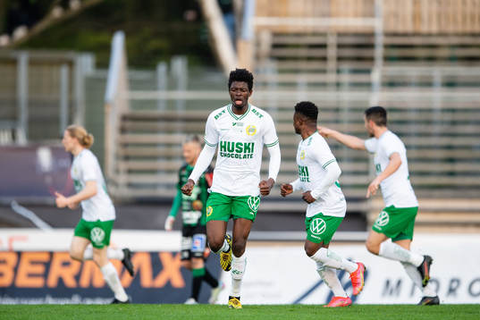 Hammarbys Aziz Mohammed Ouattara jublar