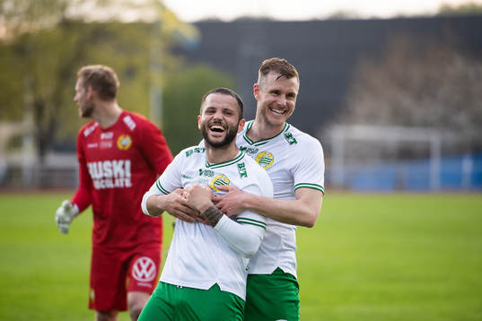 Hammarbys Mohanad Jeahze och Richard Magyar jublar