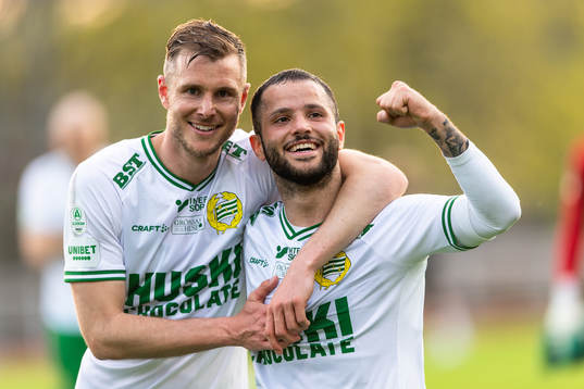 Hammarbys Richard Magyar och Mohanad Jeahze jublar