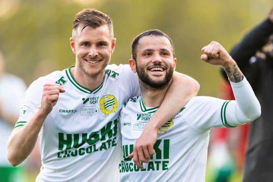 Hammarbys Richard Magyar och Mohanad Jeahze jublar