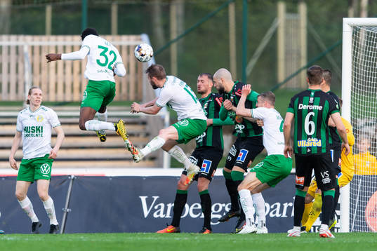 Hammarbys Aziz Mohammed Ouattara nickar in 1-1