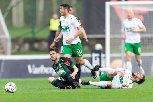 Varbergs Robin Tranberg och Hammarbys Abdul Khalili