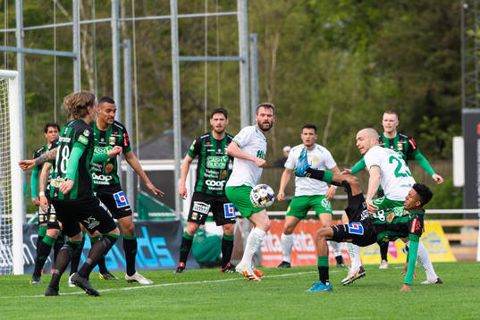 Varbergs Tashreeq Matthews och Hammarbys Jon Gudni Fjoluson
