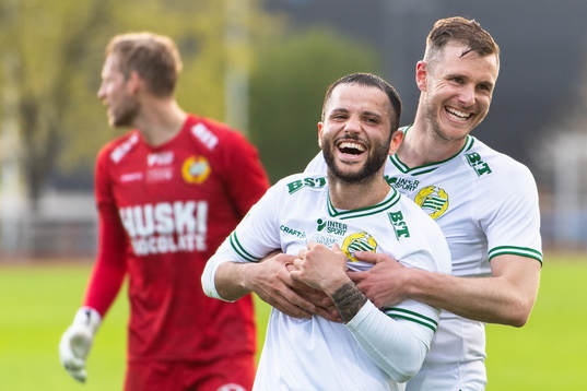 Hammarbys Mohanad Jeahze och Richard Magyar jublar